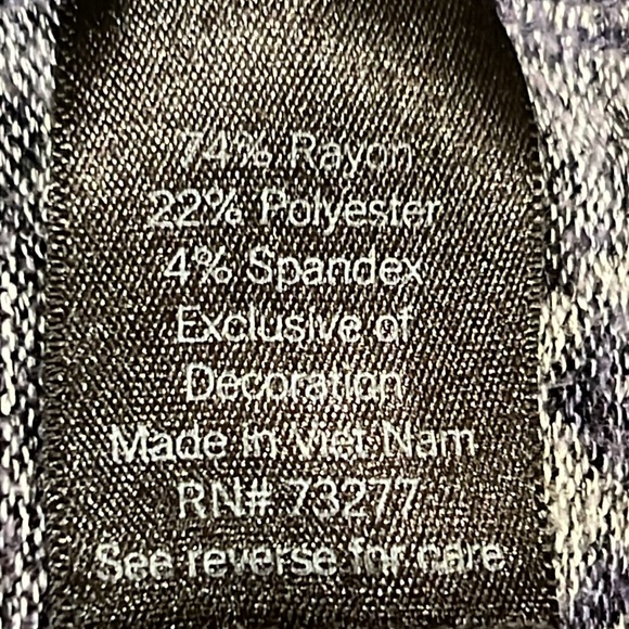 Simply Vera Vera Wang Lightweight Sweater Size Medium - Picture 9 of 10